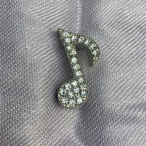 Eighth (music) note brooch